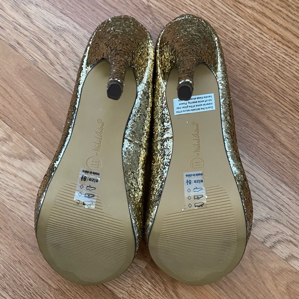 Gold sparkly heels! - Picture 5 of 6